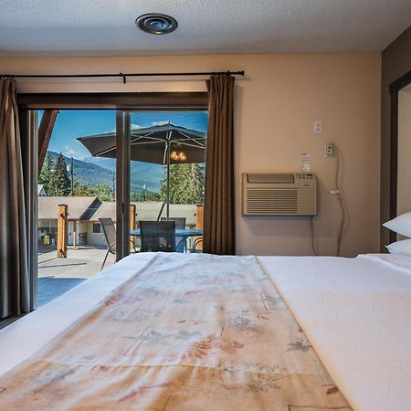 Swiss Chalet Motel Revelstoke Exterior photo