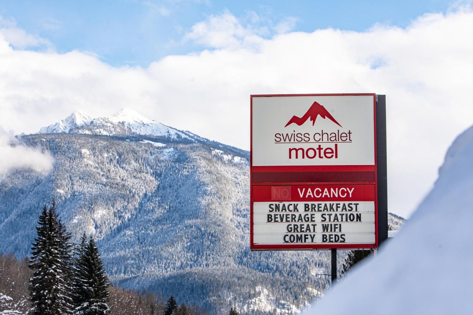 Swiss Chalet Motel Revelstoke Exterior photo