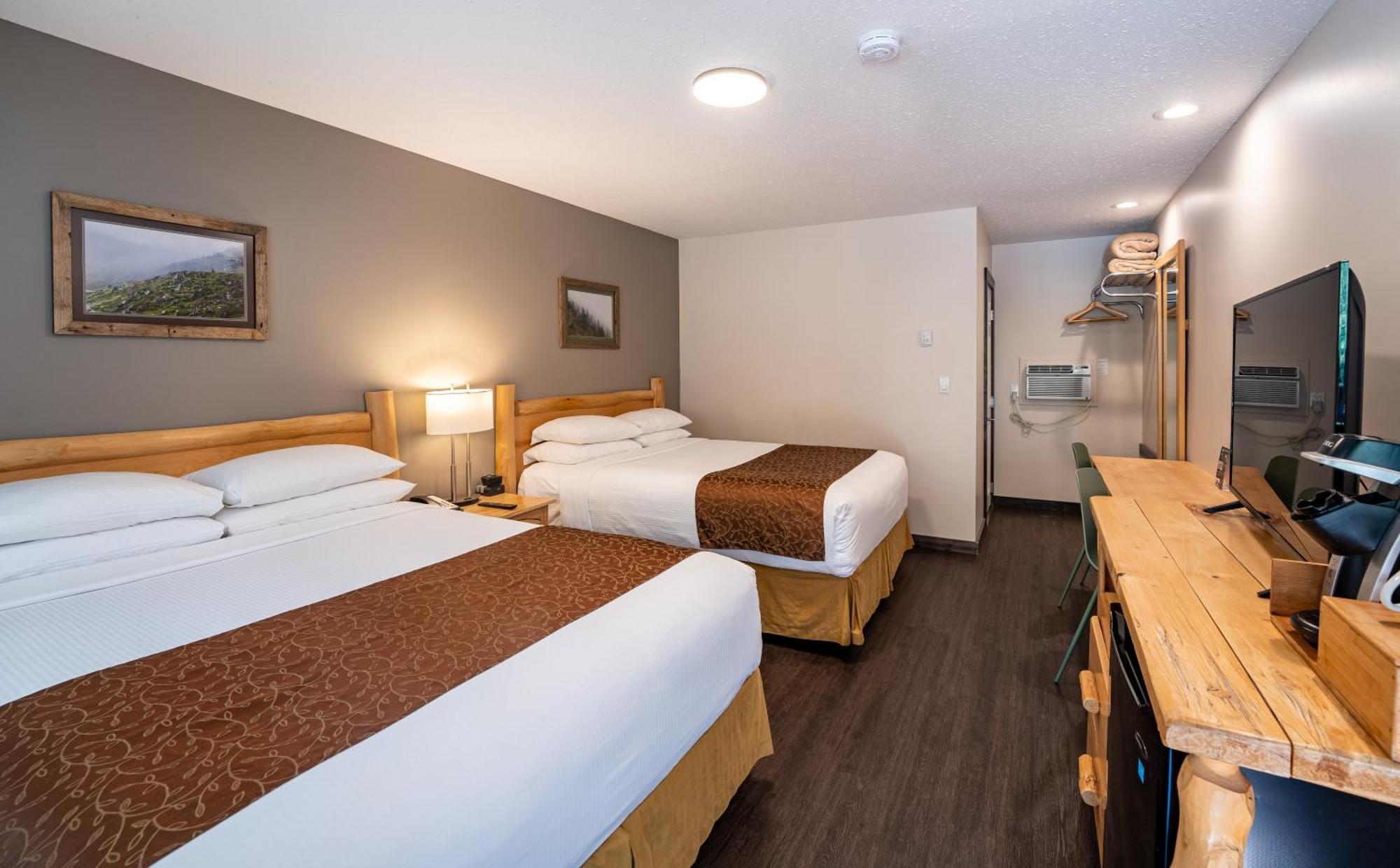 Swiss Chalet Motel Revelstoke Exterior photo